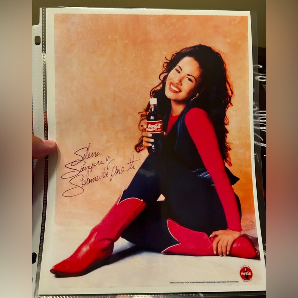 🌹Selena coke ad signed (reprint) ✍🏼